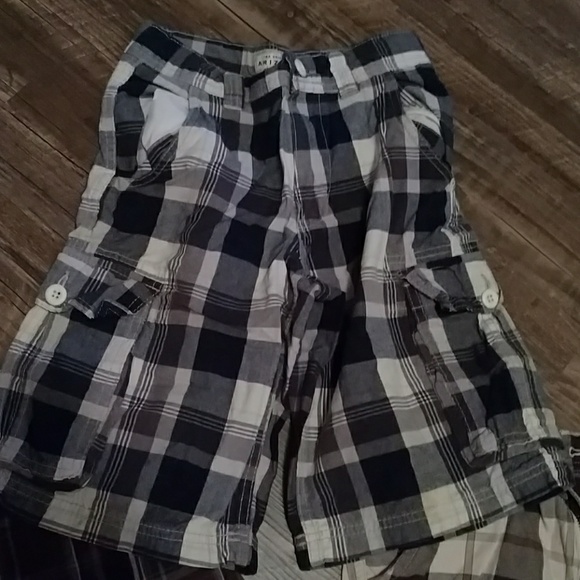 Bundle of 4 plaid shorts - Picture 2 of 5
